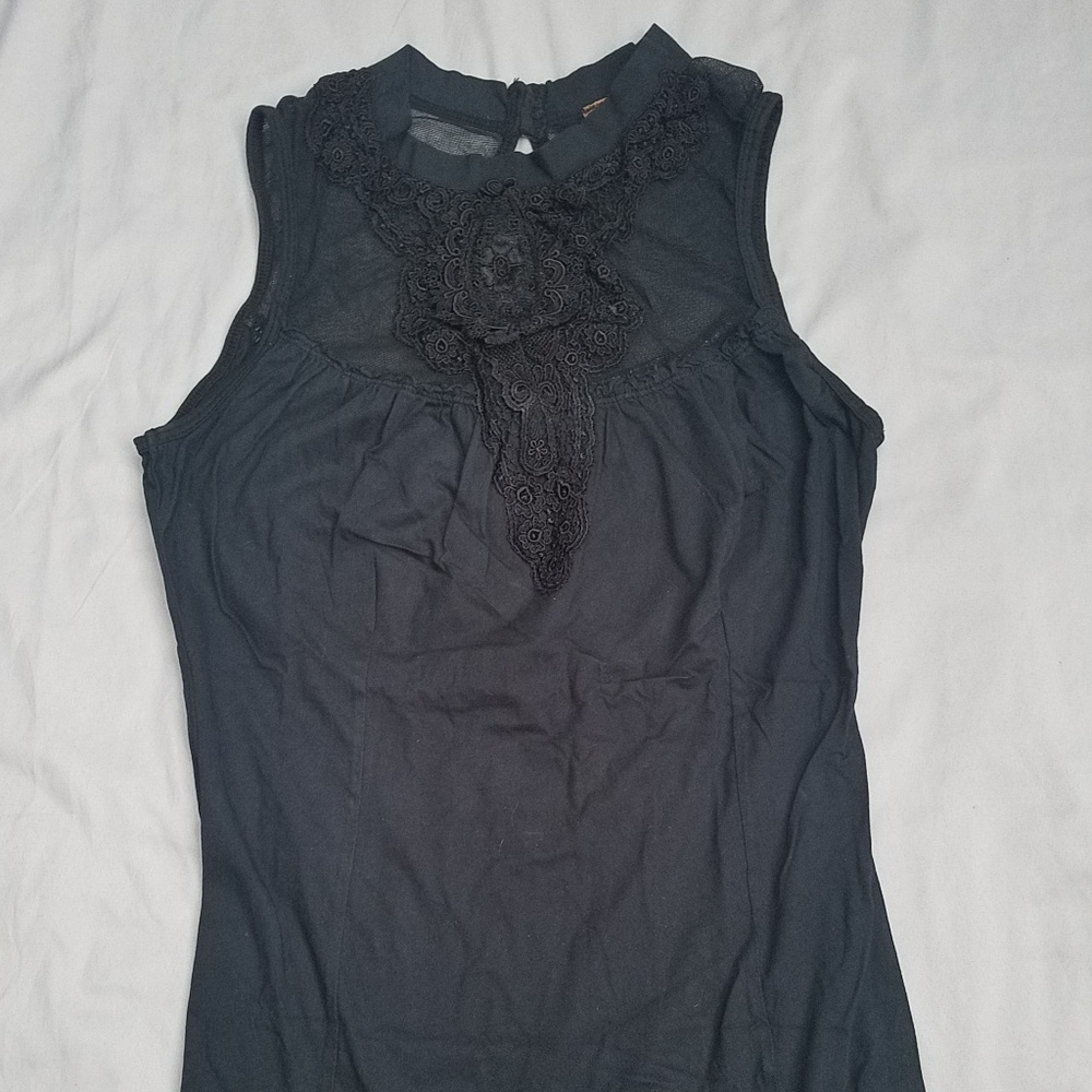 Women's sleeveless top sz Small black lace